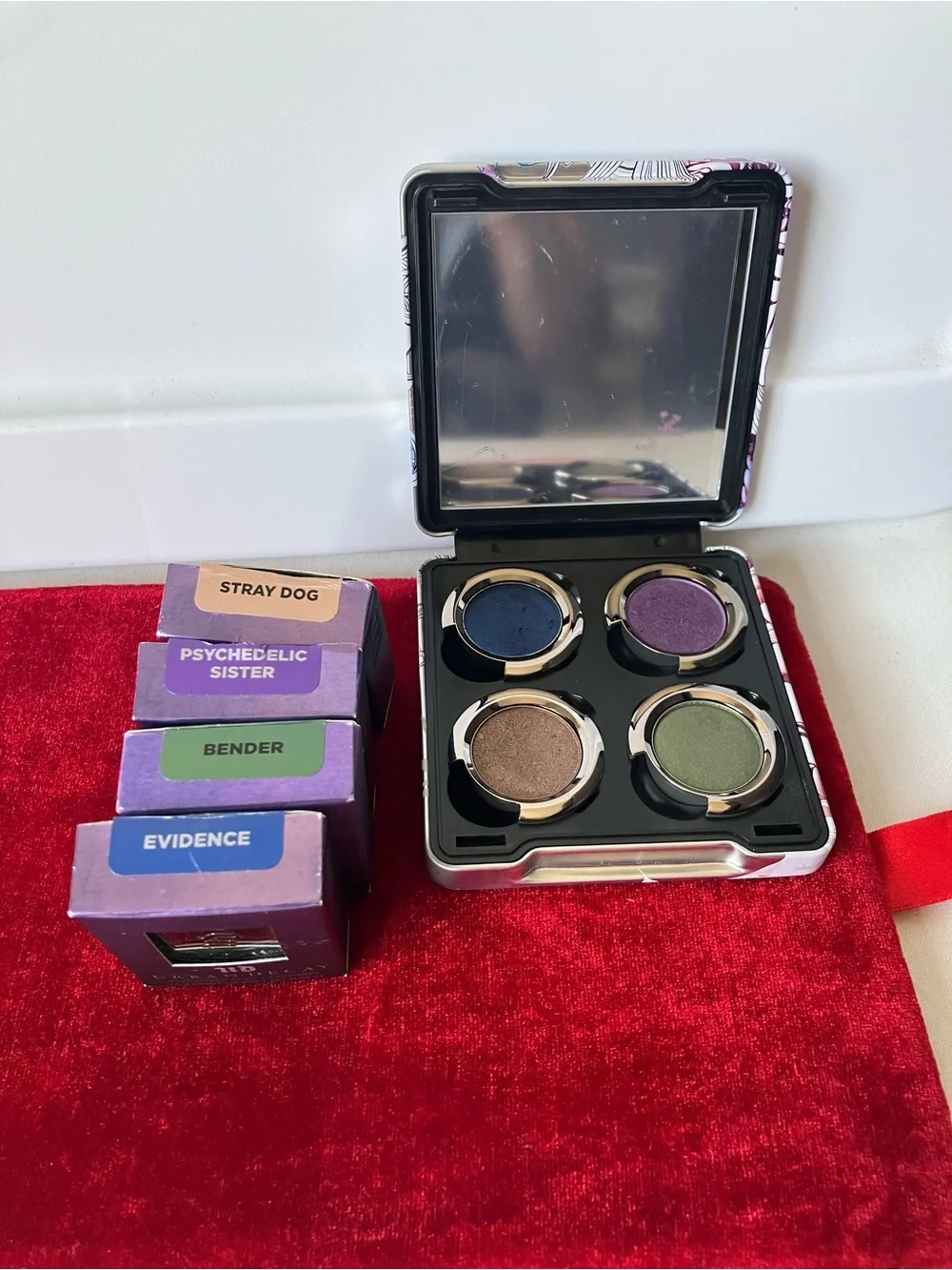 Urban Decay Four Eye Shadow Lot In Carry Case W Boxes Incl Stray Dog.